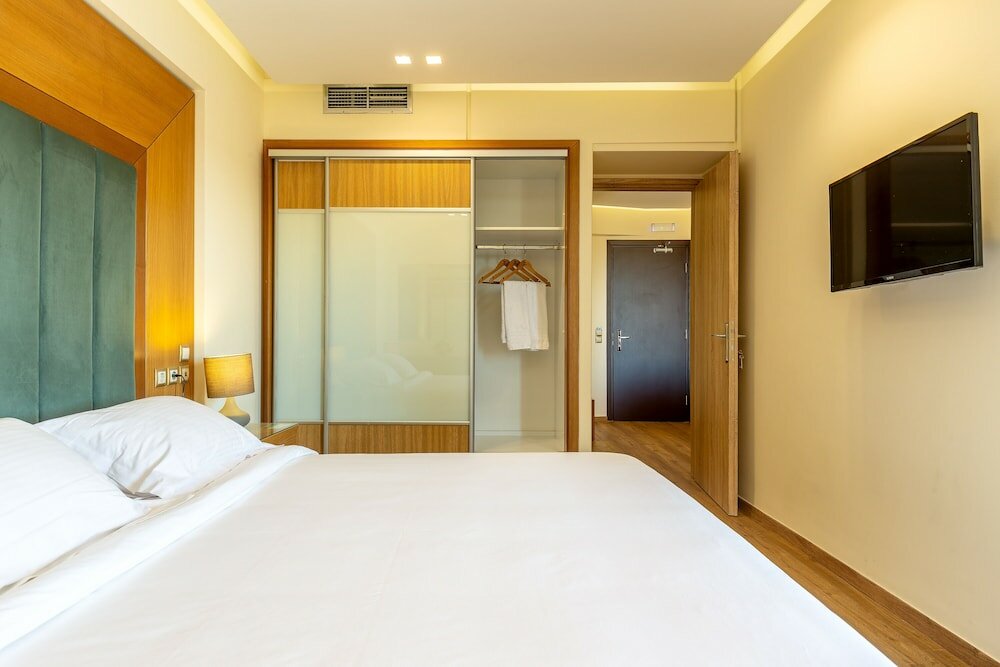 Deluxe Room, 1 Bedroom, Pool View