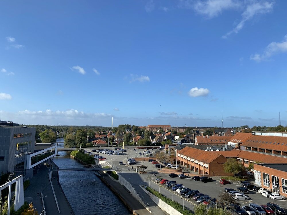Business Room, 1 King Bed, Bathtub, River View