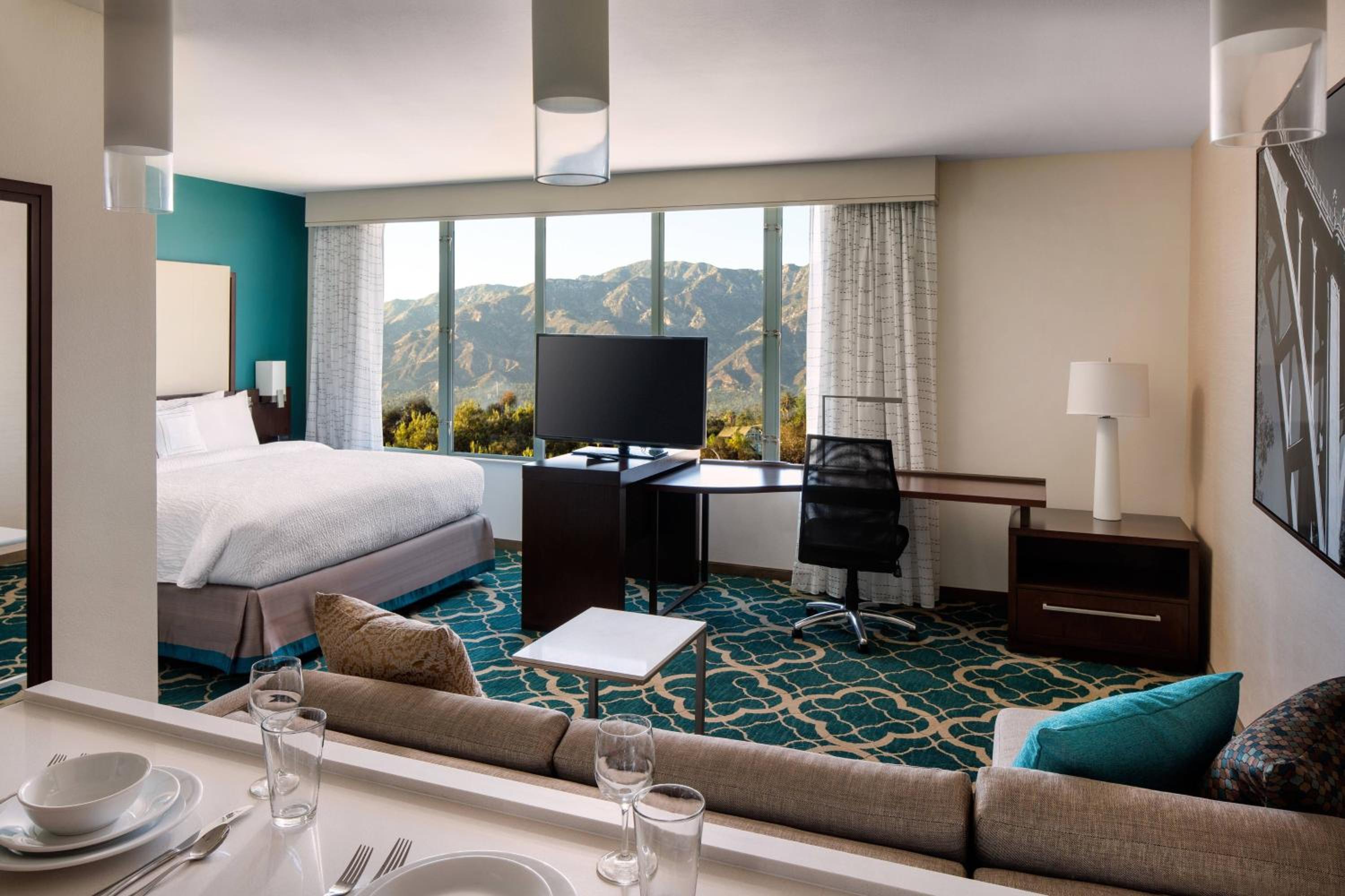 King Studio with Sofa Bed and Mountain View