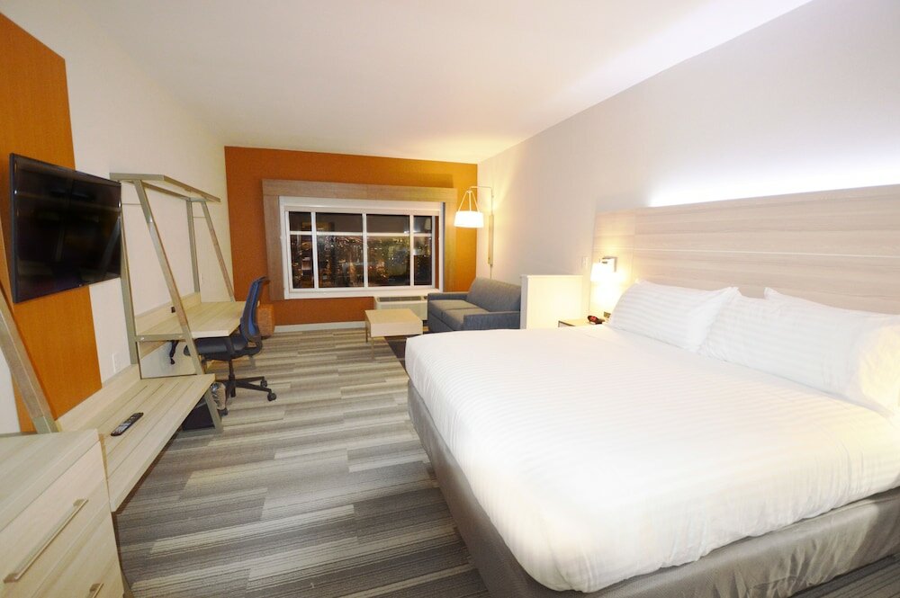 Suite, 1 King Bed, Accessible (Communications)