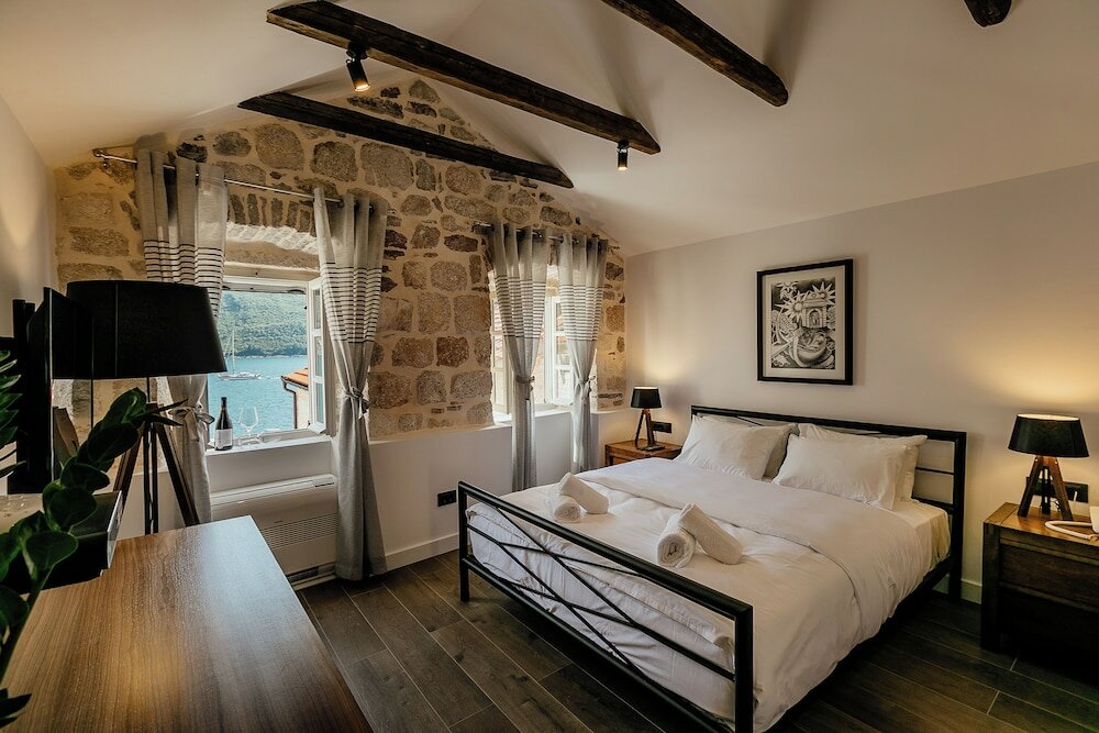 Double room with a sea view / Annex C