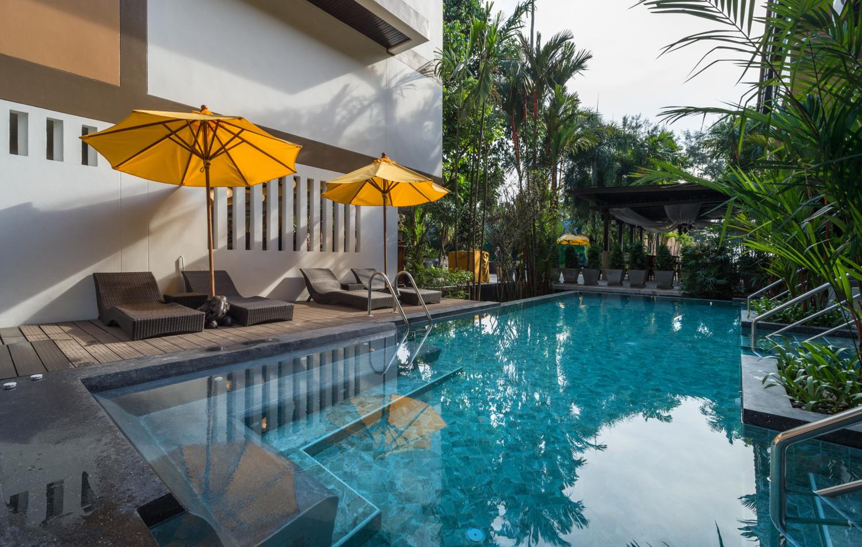 Deluxe Double Room with Pool Access