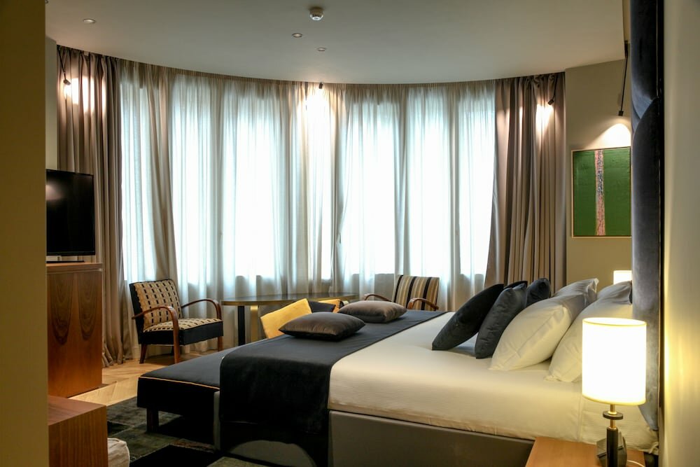 Superior Suite Glass