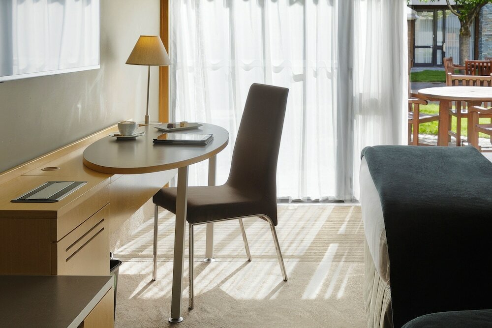 Standard Room, 1 Queen Bed