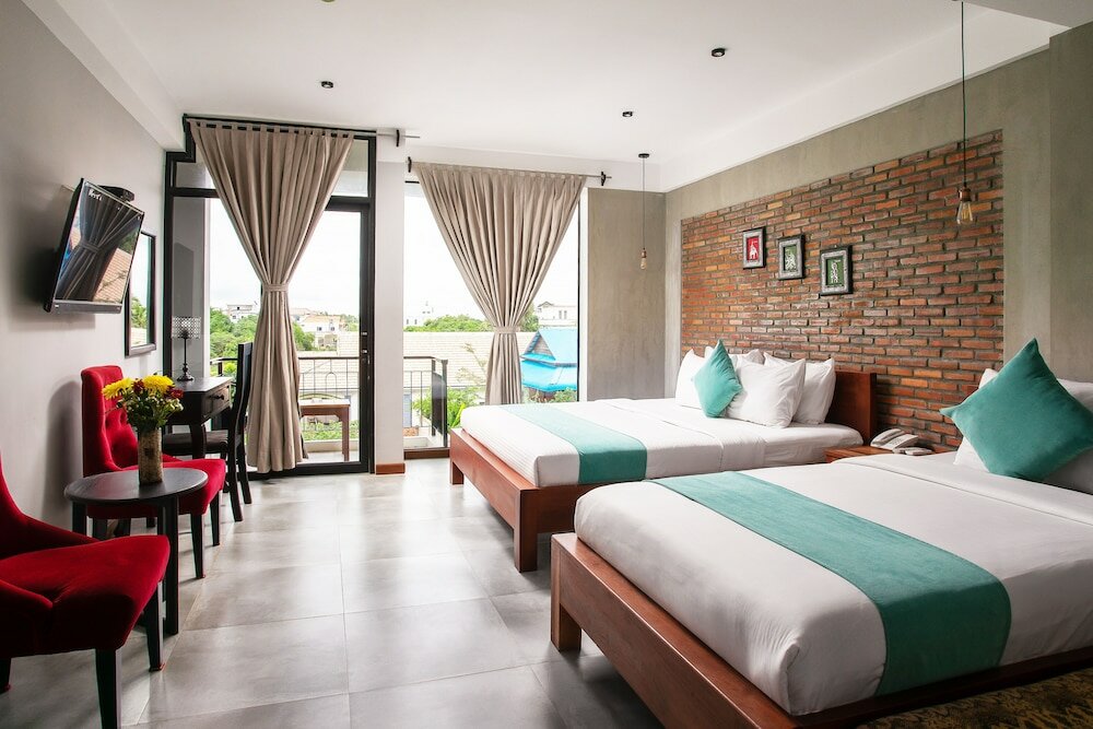 Family Room, 1 Bedroom, Balcony, Pool View