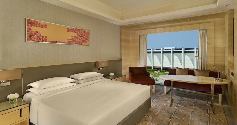 Regency Club with Lounge Access - King Bed