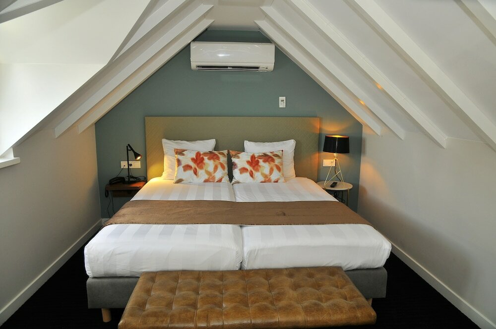 Suite, 2 Twin Beds, Non Smoking (with Sofabed)