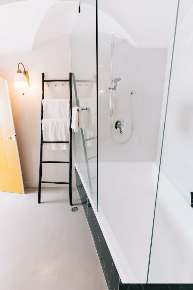 Deluxe Room, Bathtub