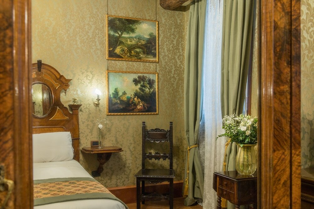 Economy Room
