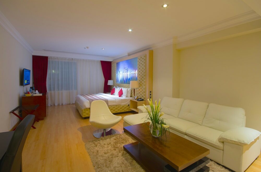 Suite, 1 King Bed, Non Smoking