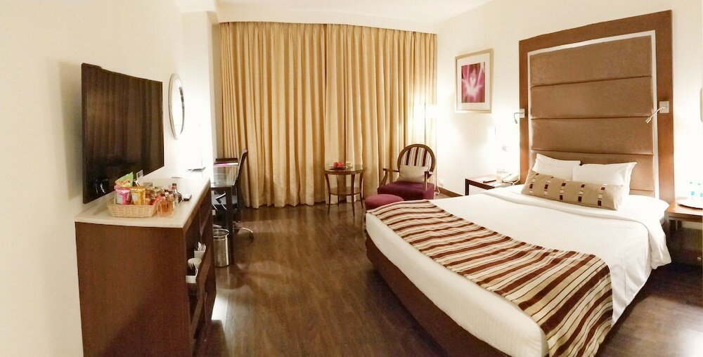 Deluxe Room with Bathtub