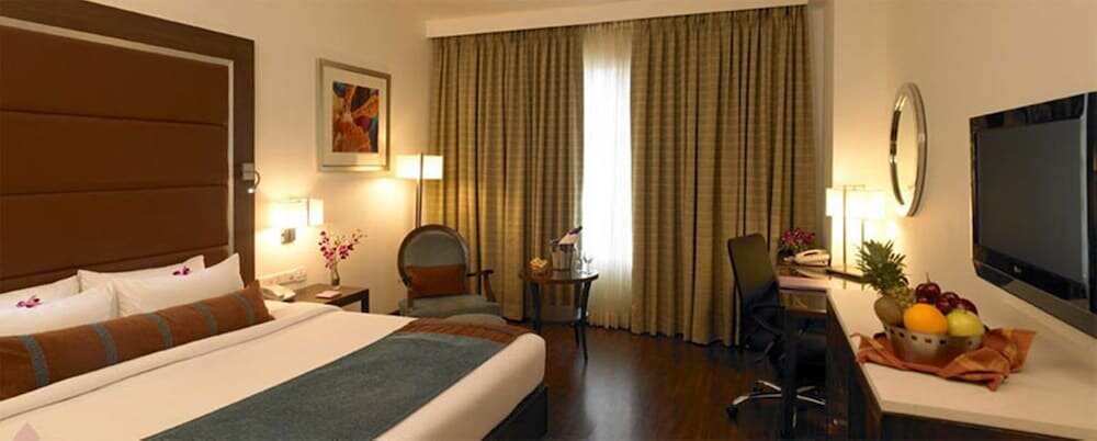 Deluxe Room with Bathtub