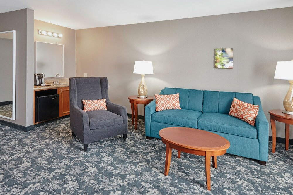 Suite, 1 King Bed, Accessible (Roll-In Shower)