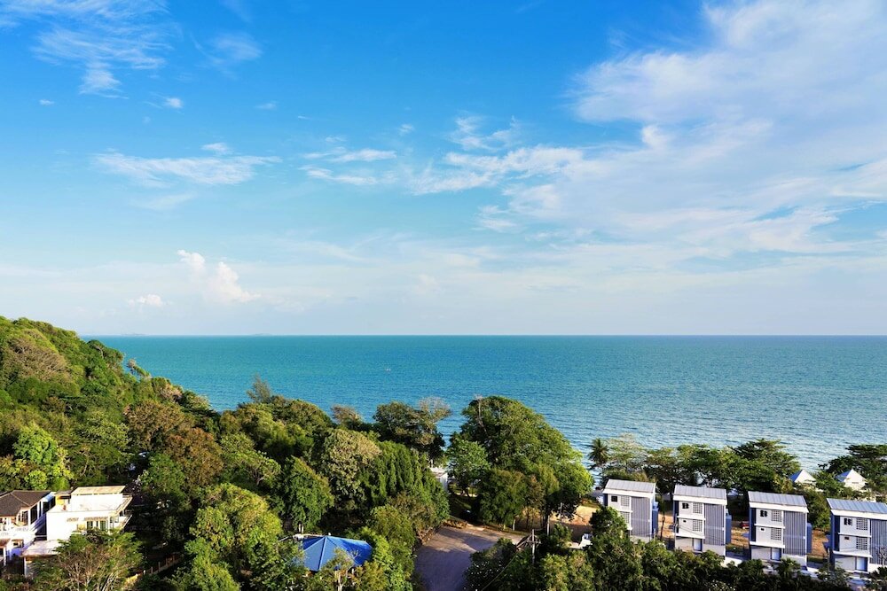 Suite, 1 King Bed, Ocean View (Corner)