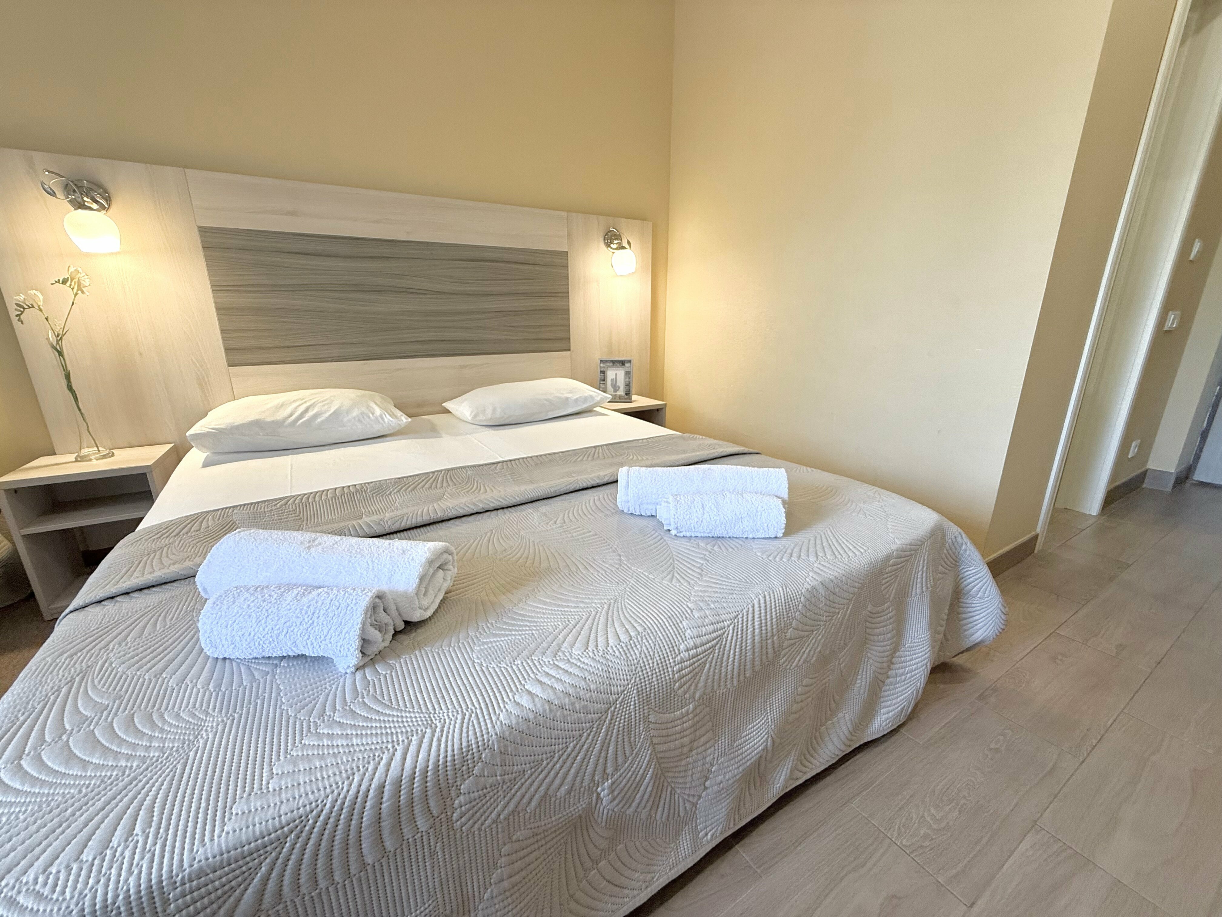 Улучшенный номер с кроватью размера «king-size» или 2 отдельными кроватями