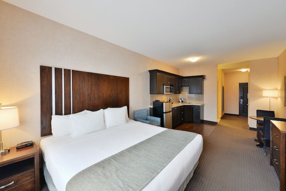 Standard Room, 1 King Bed, Non Smoking, Kitchenette