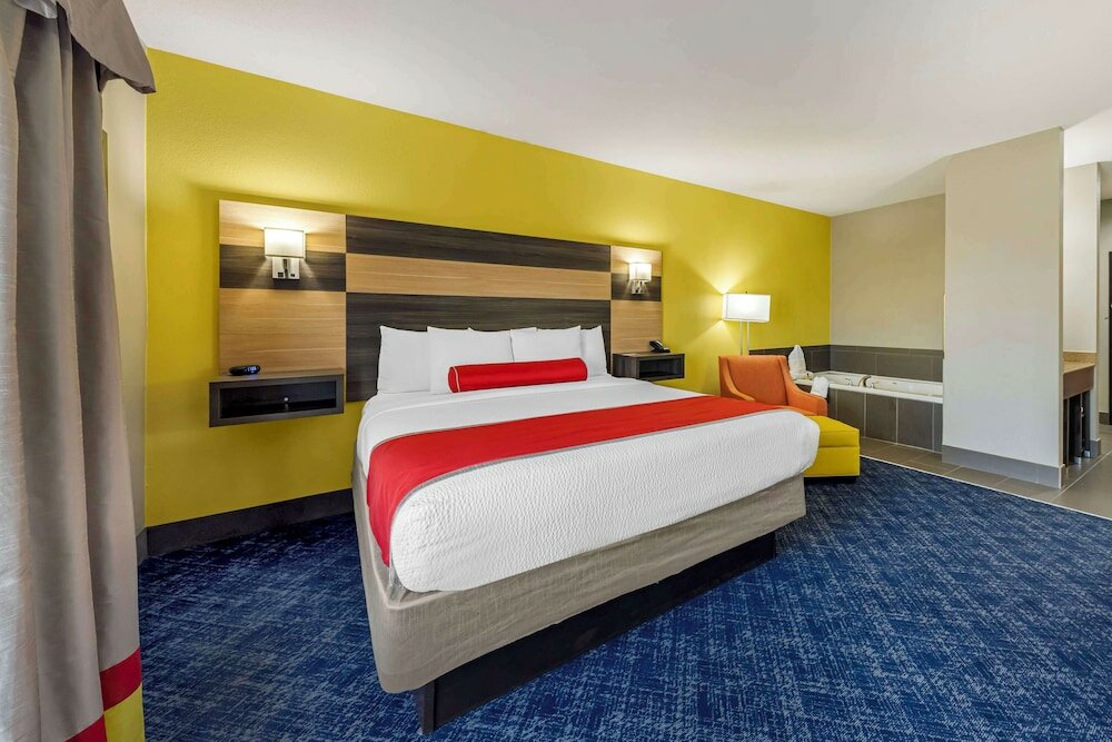 Suite, 1 King Bed, Non Smoking, Jetted Tub