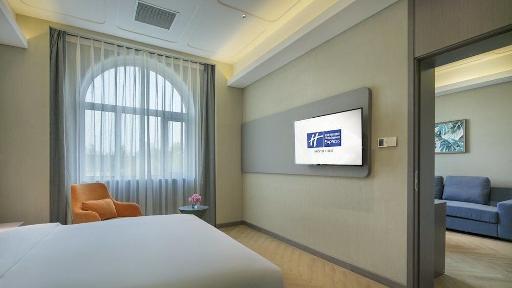 Suite, 1 King Bed (Additional Living Area)