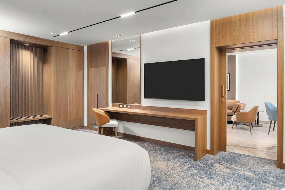 Royal Executive Deluxe Suite