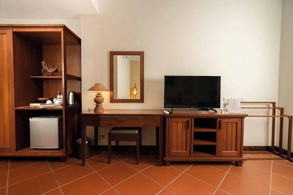 Deluxe Room, Pool View