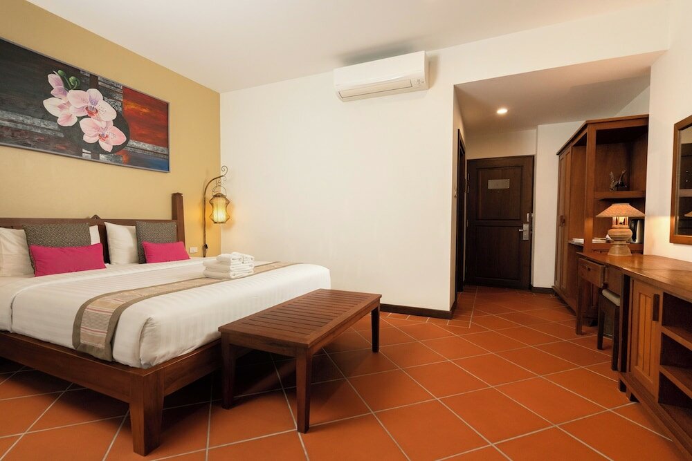 Deluxe Room, Pool View