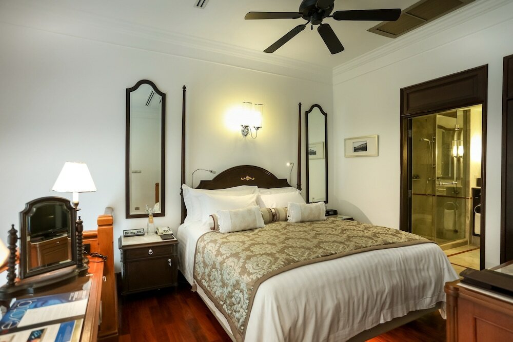Family Room, 1 King Bed, Terrace (Pool)