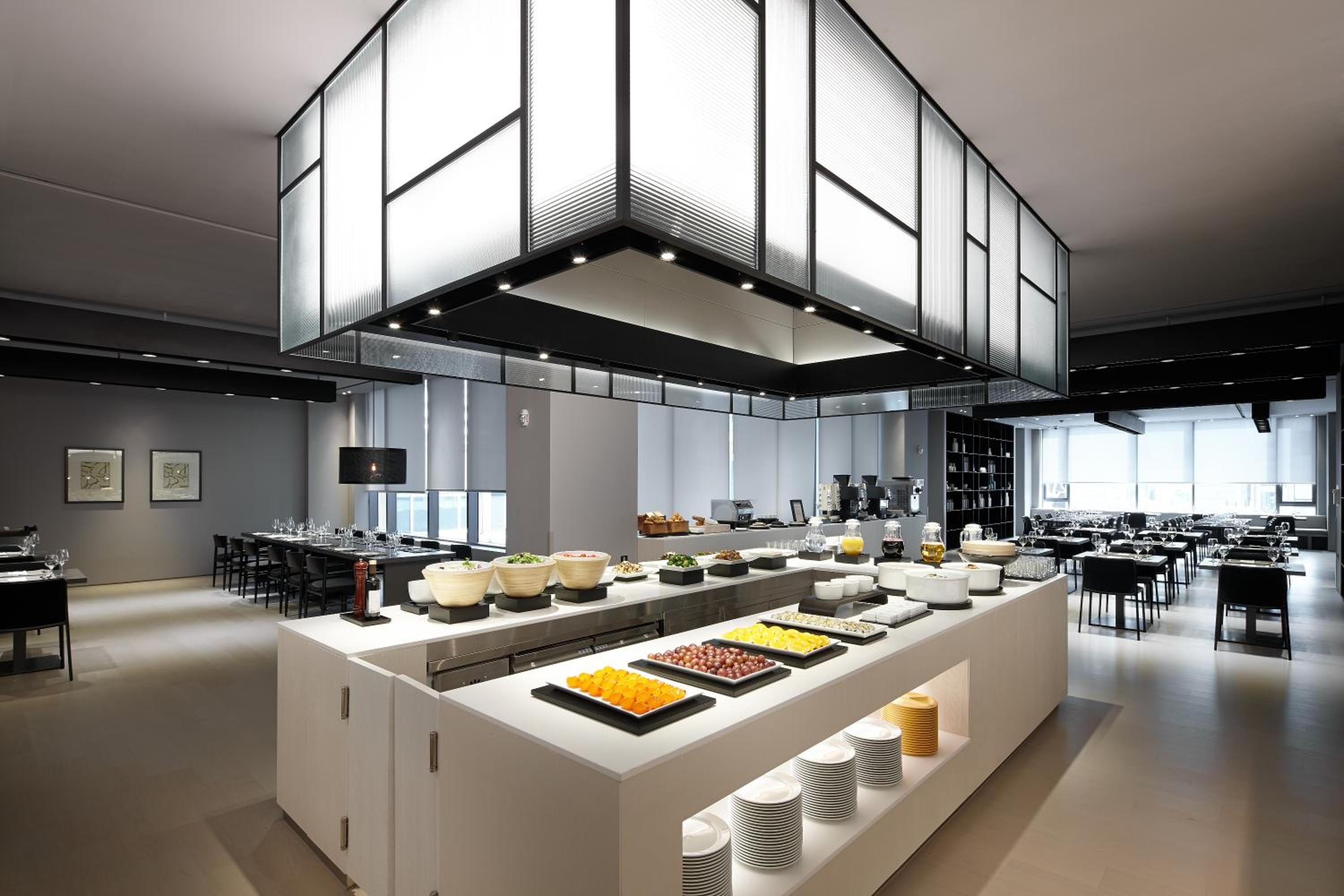 [Spicy Happiness In Shilla Stay]  Standard Twin Room with Shin Ramyun Variety Gift Box (6-Pack & Chopsticks)