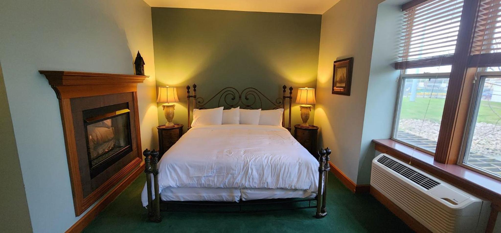 Deluxe King Suite