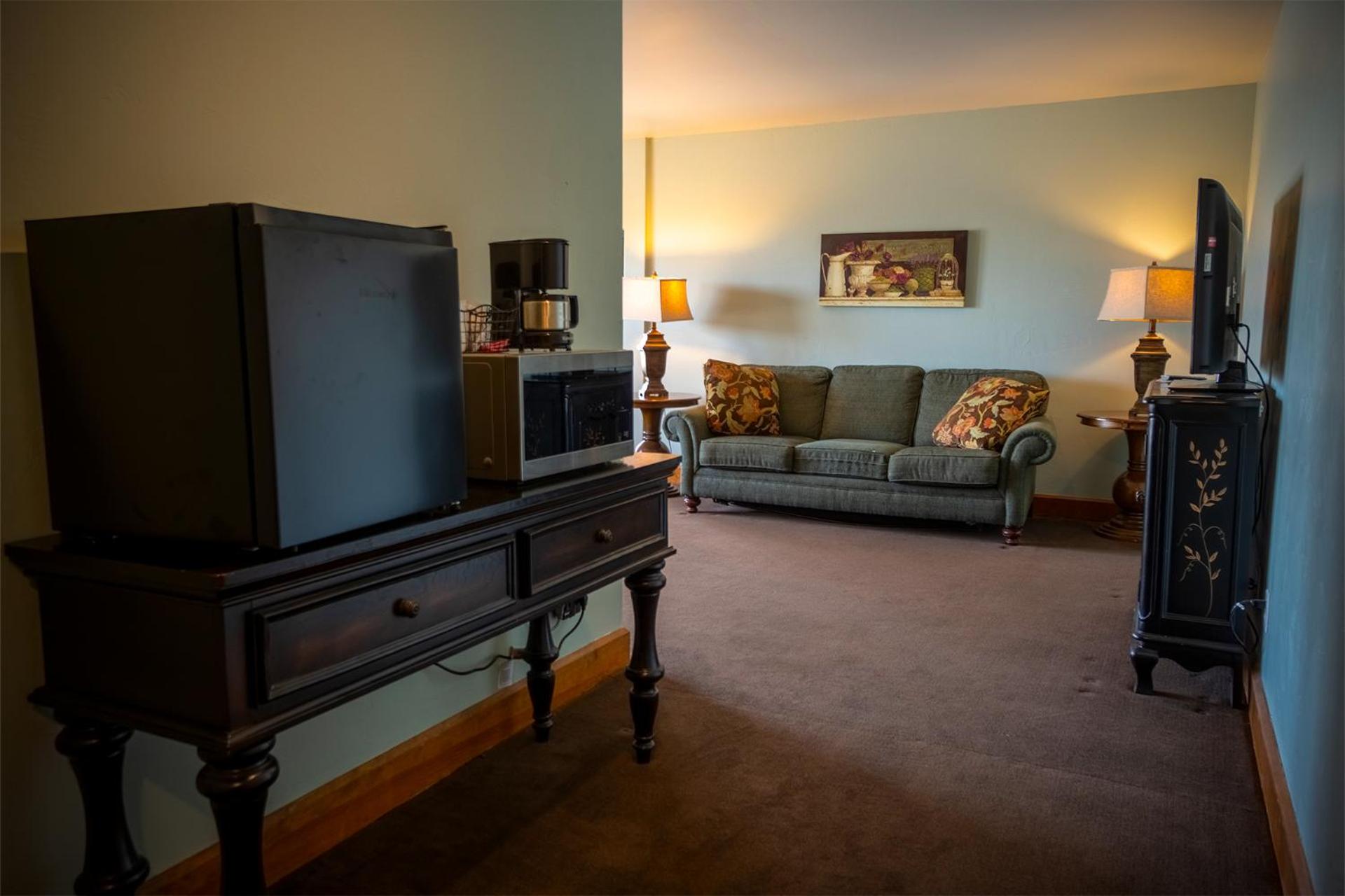 Deluxe King Suite