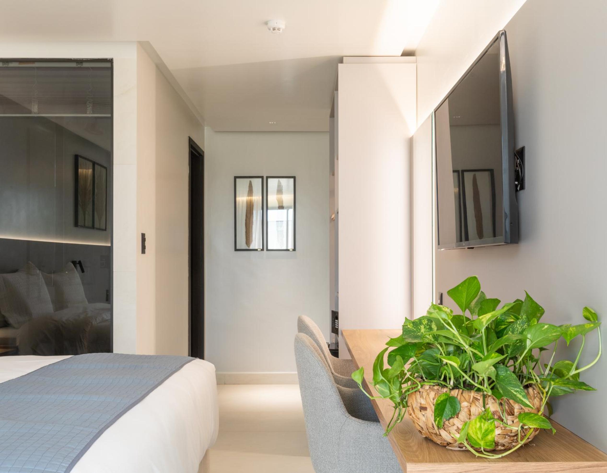 Deluxe Suite with Spa Bath