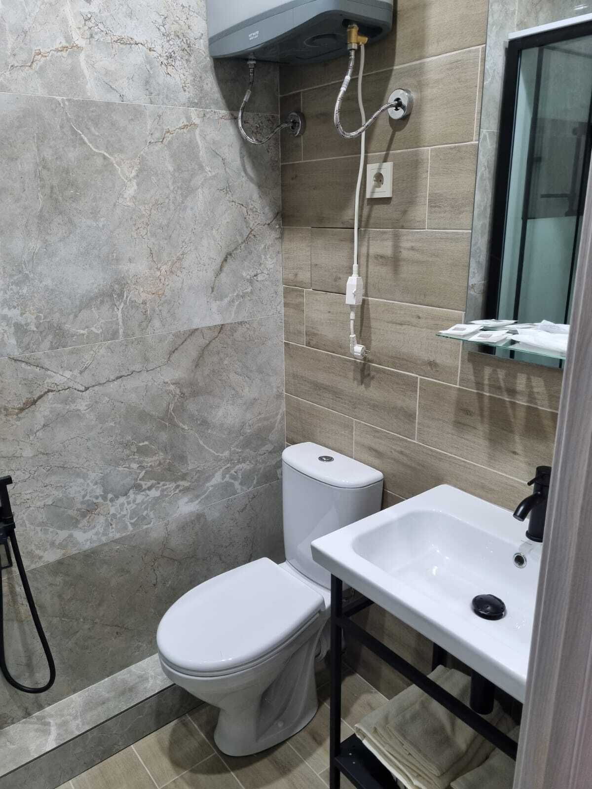 Двухкомнатный четырёхместный номер с двуспальной кроватью и раскладным диваном