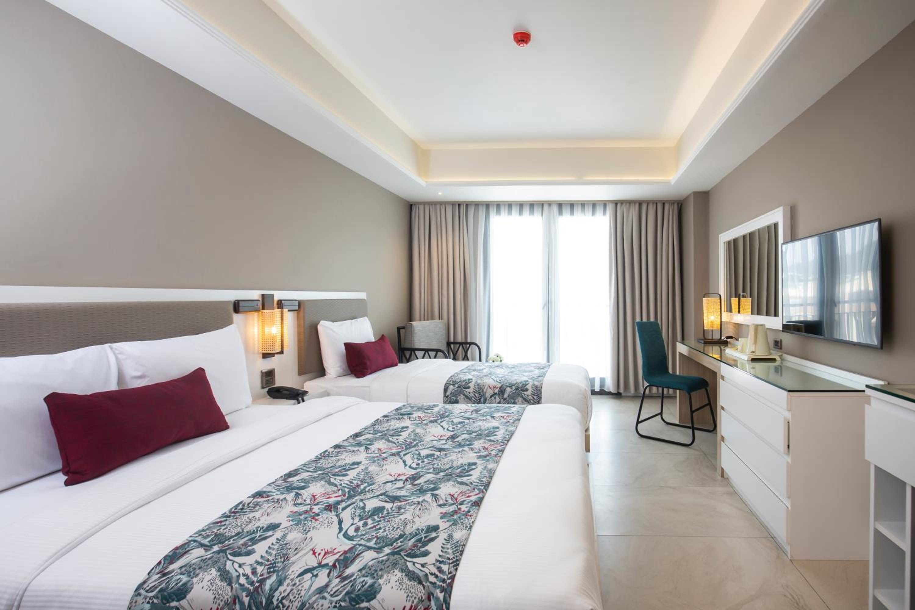 Deluxe Room (2 Adults + 1 Child)