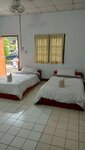 Standard Twin Room with Fan в Vijitporn House Hotel