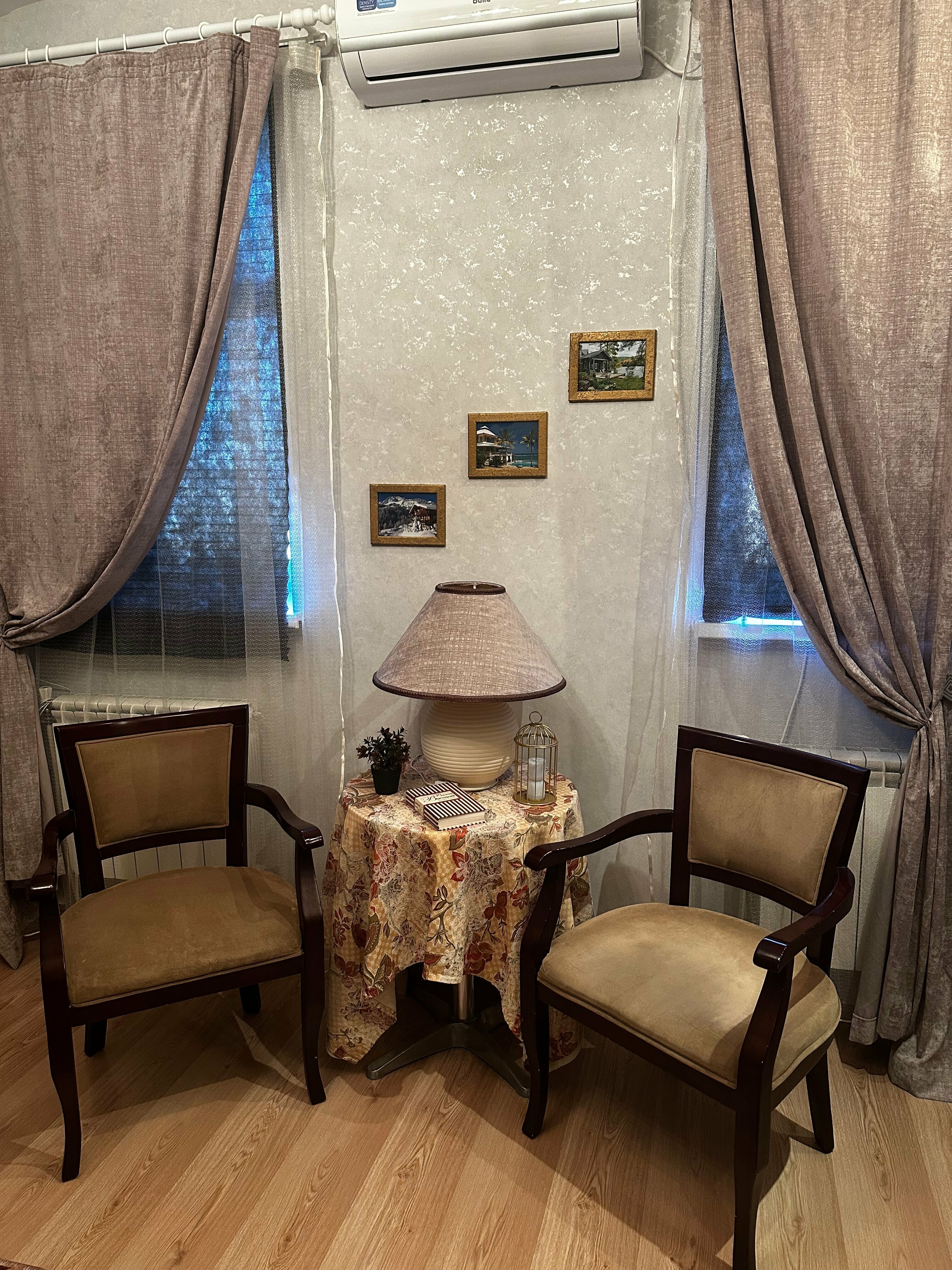 Двухместный номер с двуспальной кроватью и дополнительной кроватью