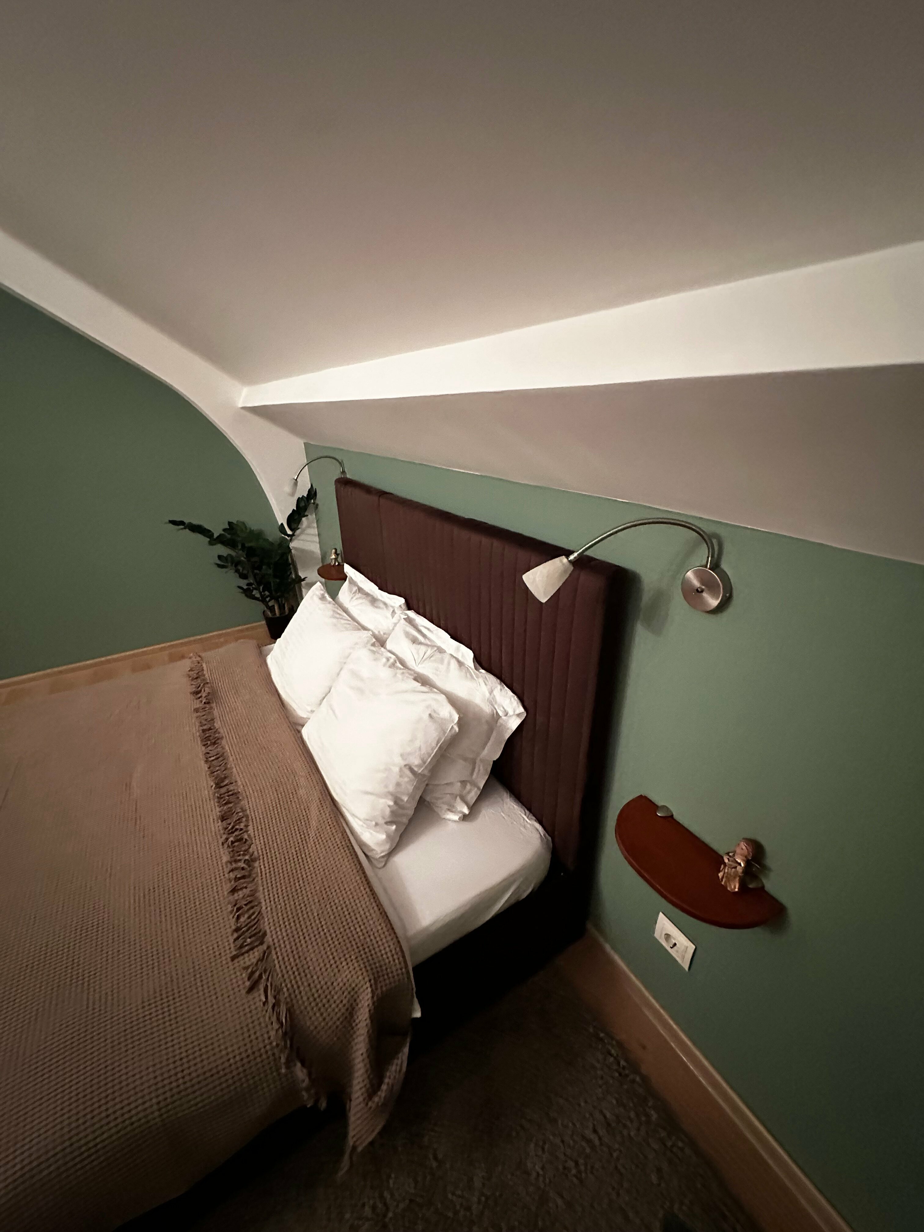 Двухместный номер с двуспальной кроватью и дополнительной кроватью