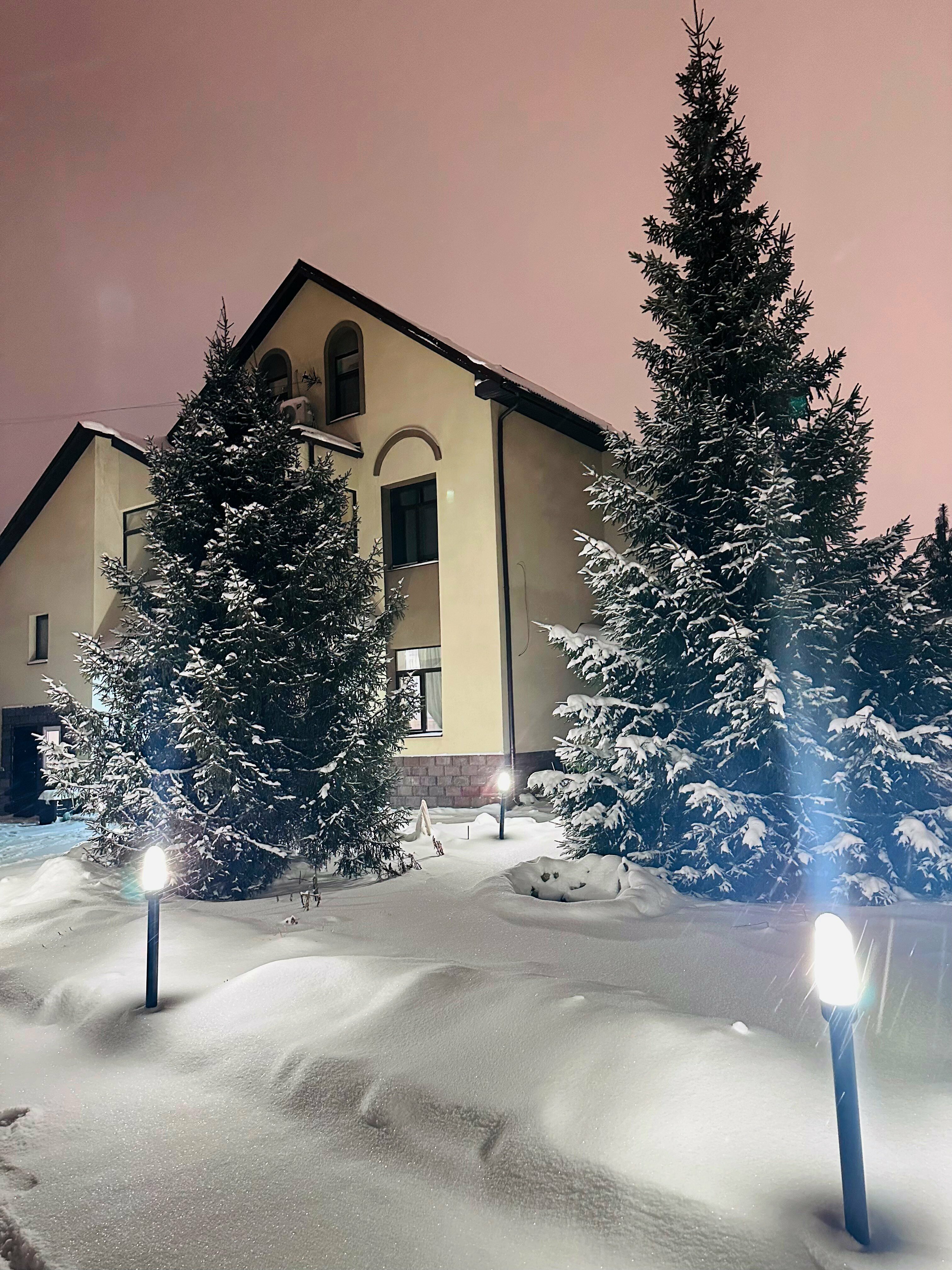 Двухместный номер с двуспальной кроватью и дополнительной кроватью