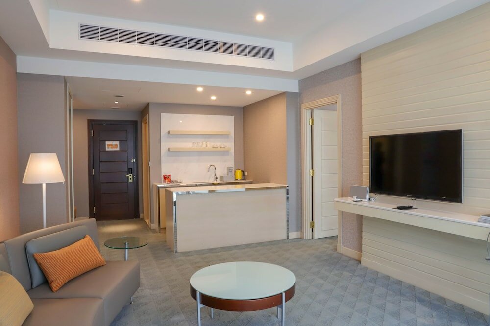 Suite, 1 King Bed (Victoria)