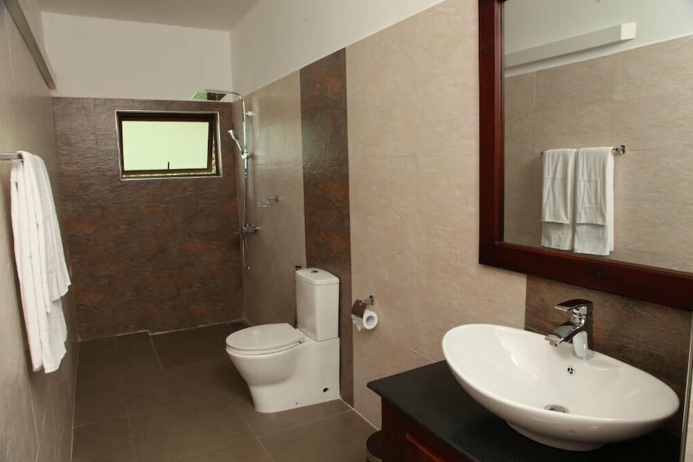 Deluxe Apartment with Airport Transfer