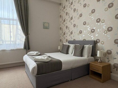 Двухместный номер с 1 двуспальной кроватью, 1 двуспальная кровать «Кинг-сайз», балкон, вид на море в The Cumberland Hotel