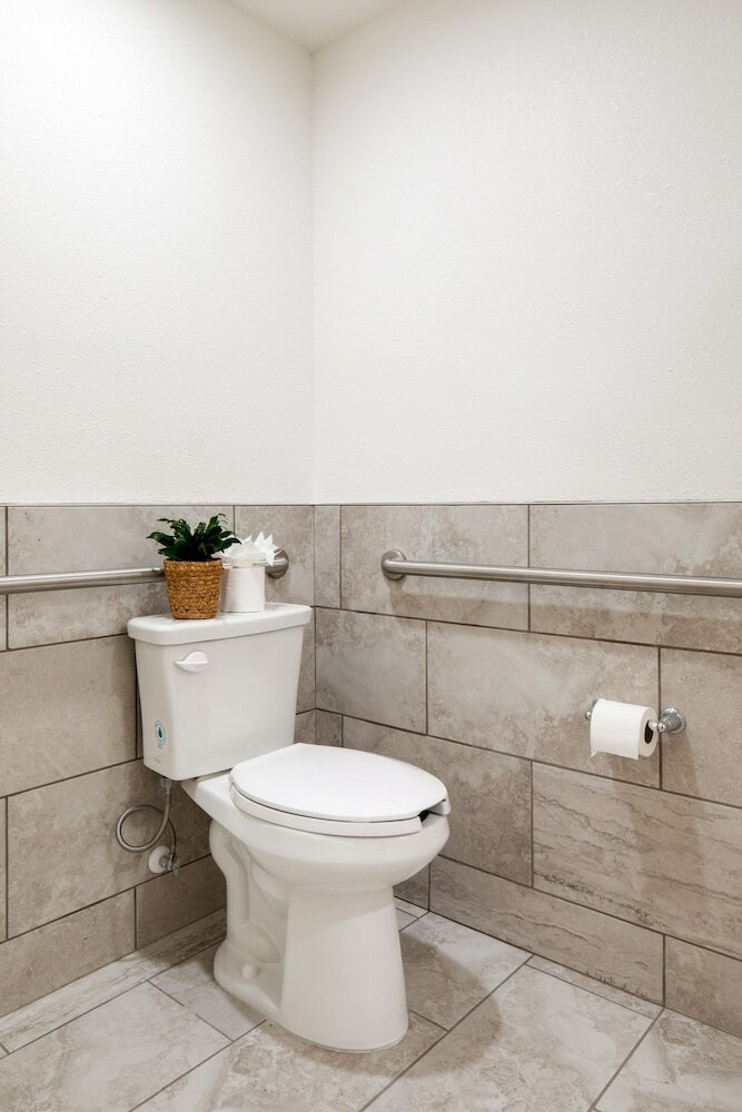 ADA 2 Queen Accessible