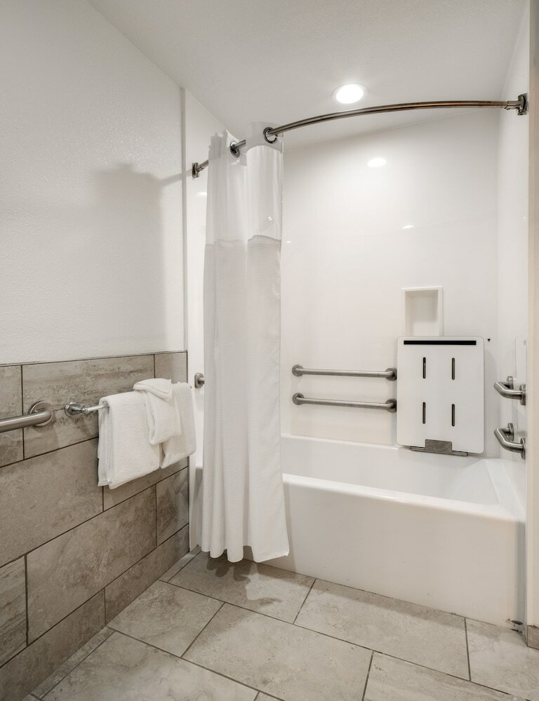 ADA 2 Queen Accessible