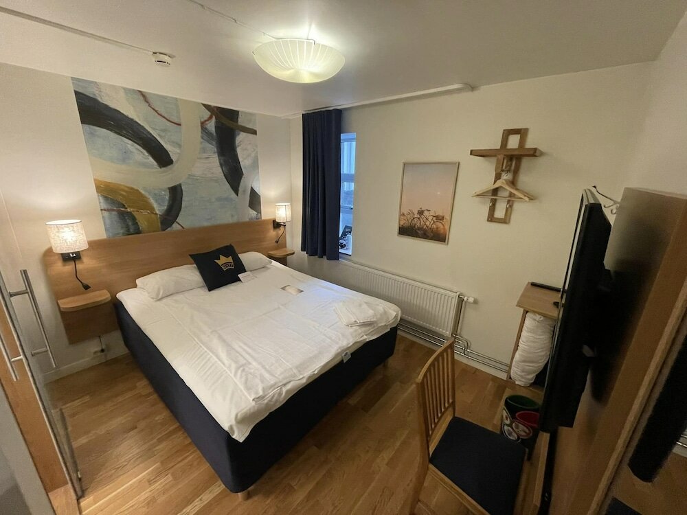 Economy Room, 1 Queen Bed (30m from main building)