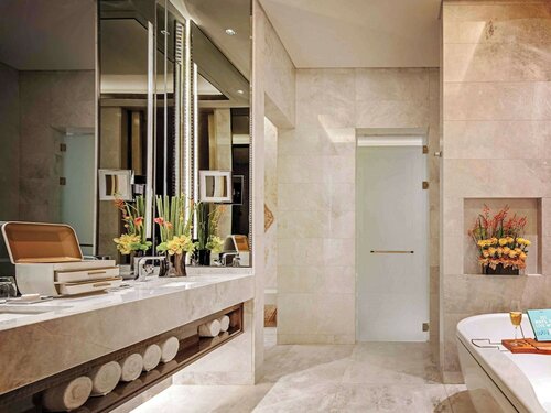 JOAQUIM SUITE, Club Millésime Access, 1 King Bed, Heritage View, High Floor в Sofitel Singapore City Centre