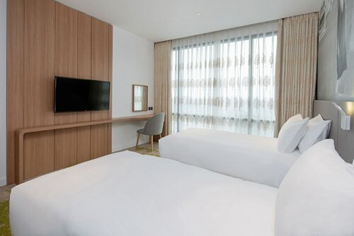 Стандартный номер, 2 односпальные кровати, вид на город в Holiday Inn & Suites Saigon Airport