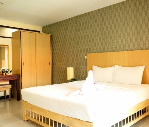 Двухместный номер «Делюкс» с 1 двуспальной кроватью в Jomtien Plaza Residence