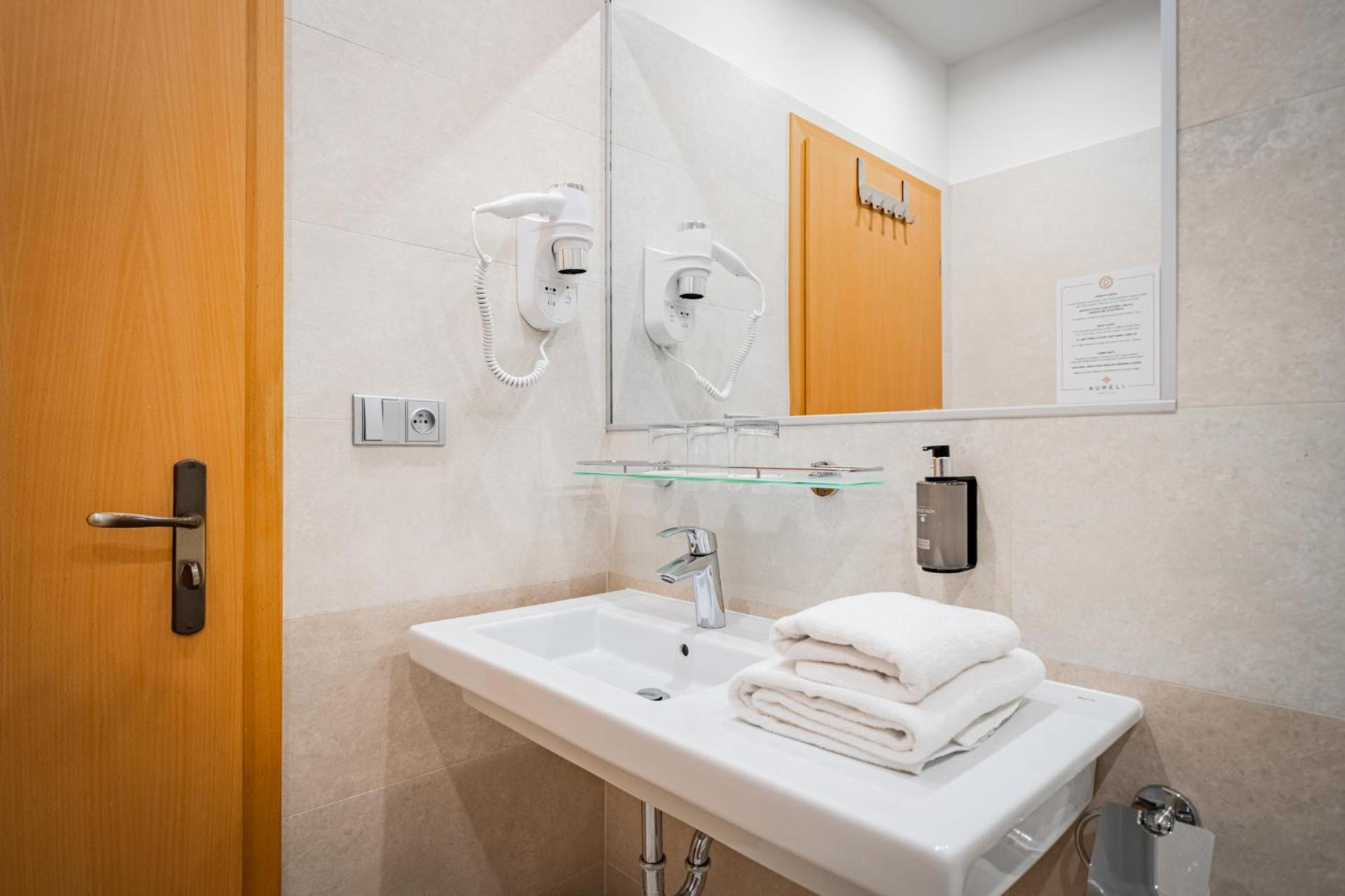 Double or Twin Room with Air-Conditioning