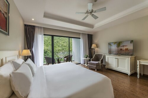Номер «Делюкс», 1 двуспальная кровать «Кинг-сайз» (VinWonders Park Access) в Vinpearl Resort & SPA Nha Trang Bay