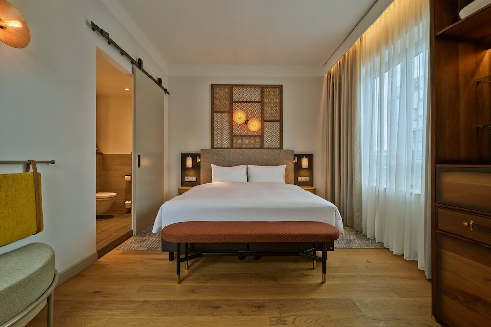 Suite, 1 King Bed with Sofa bed