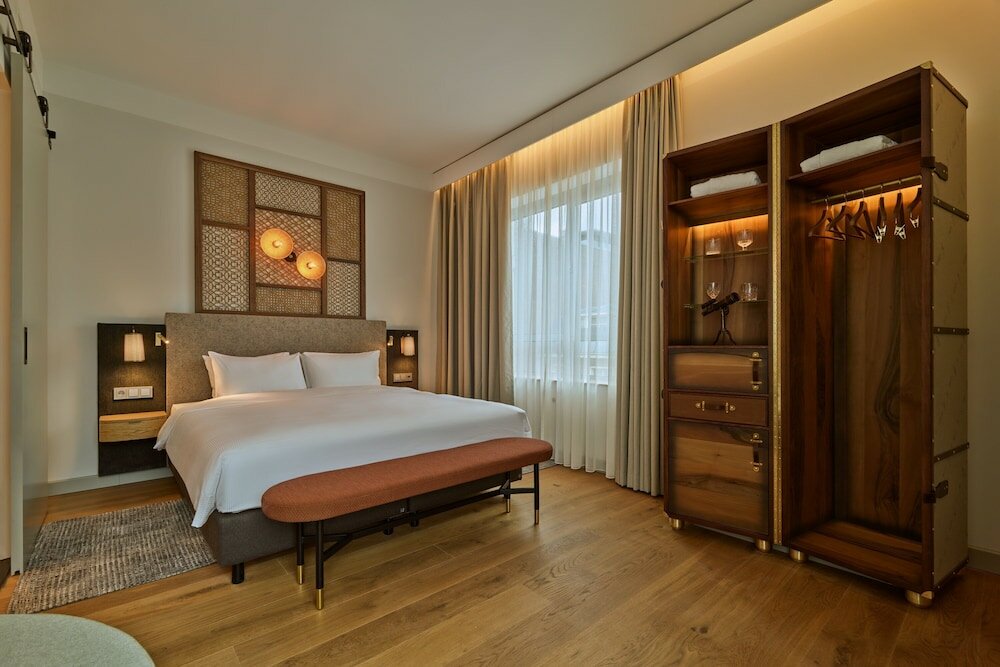 Suite, 1 King Bed with Sofa bed
