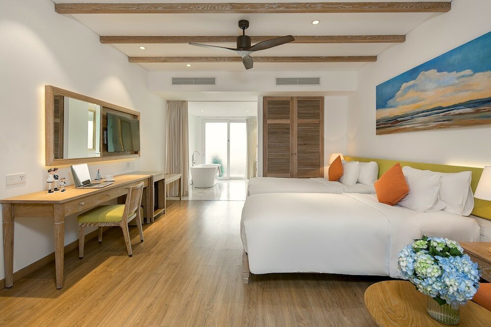 Junior Suite Twin Room, Balcony, Pool View